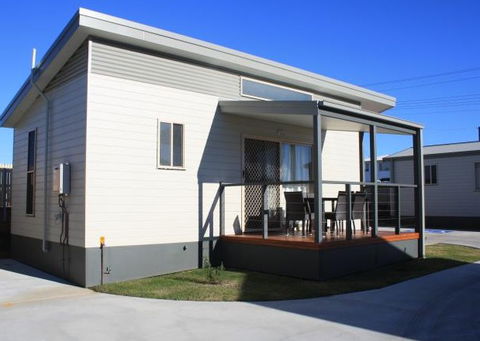 Bowlo Holiday Cabins - Coogee Beach Accommodation 4