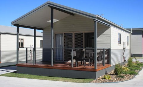 Bowlo Holiday Cabins - Coogee Beach Accommodation 5