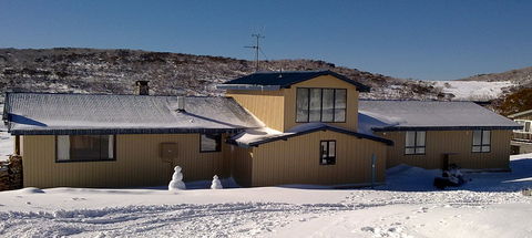Ben Bullen Ski Lodge - Coogee Beach Accommodation 0