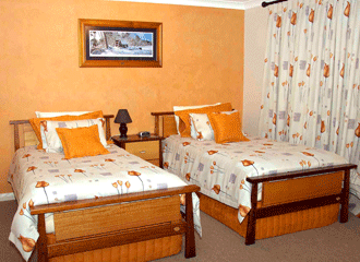 Elm Cottage - Coogee Beach Accommodation 3