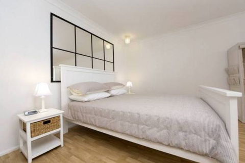 A Beach House On Sunset - Coogee Beach Accommodation 3