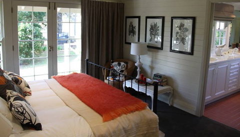 Book Barn Cottage - Coogee Beach Accommodation 2