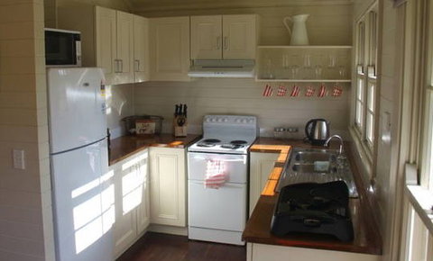 Book Barn Cottage - Coogee Beach Accommodation 4