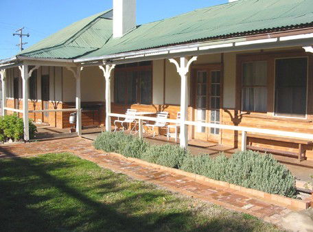 Gundagai Historic Cottages Bed And Breakfast - Coogee Beach Accommodation 0
