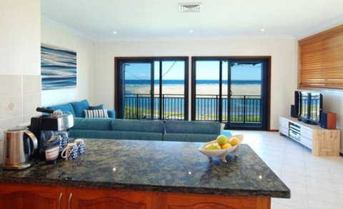 Allure Gerroa - Coogee Beach Accommodation 2