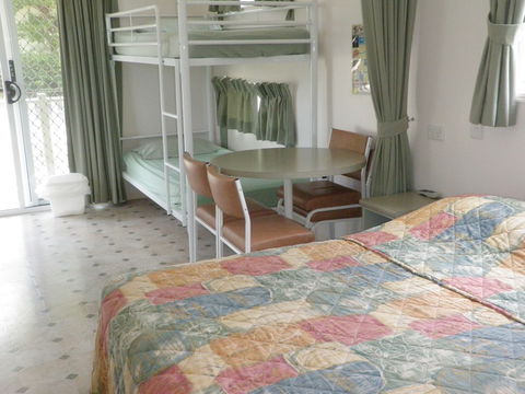 Emerald Cabin And Caravan Village - Coogee Beach Accommodation 3