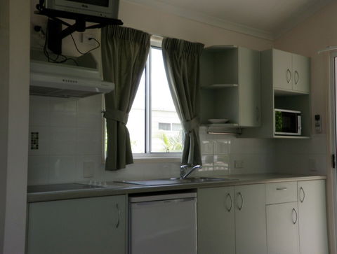 Emerald Cabin And Caravan Village - Coogee Beach Accommodation 4