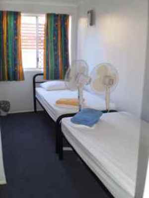 Gladstone Backpackers - Coogee Beach Accommodation 1