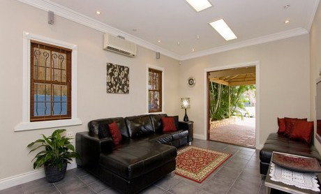 Swan Inn Bed And Breakfast - Coogee Beach Accommodation 0