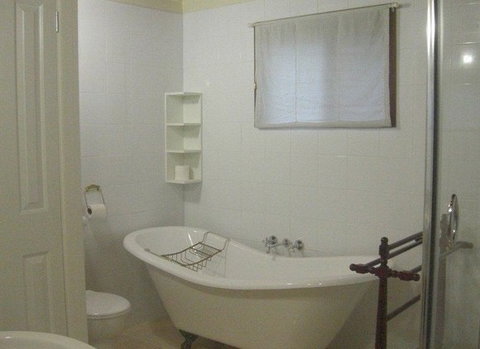 Cosy Cottage - Holiday Home - Coogee Beach Accommodation 0