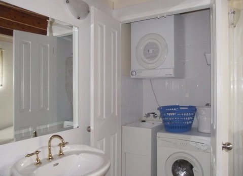 Cosy Cottage - Holiday Home - Coogee Beach Accommodation 1