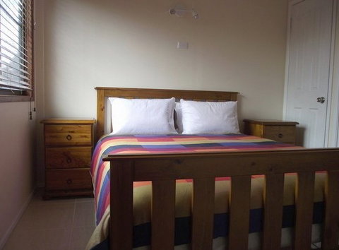 Cosy Cottage - Holiday Home - Coogee Beach Accommodation 2