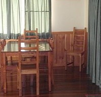 Pineview - Holiday Home - Coogee Beach Accommodation