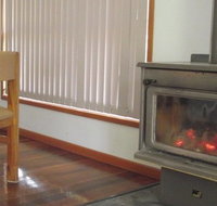 Wallaby Fiesta - Holiday Home - Coogee Beach Accommodation