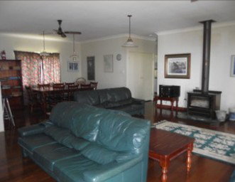 Eagle Outlook - Holiday Home - Coogee Beach Accommodation 4