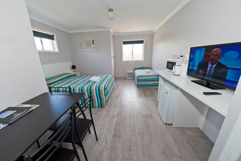 Burleigh Gold Coast Motel - Coogee Beach Accommodation 1