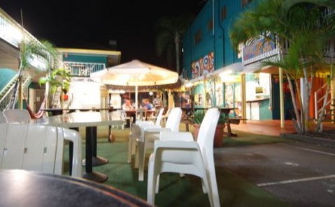 Backpackers In Paradise - Coogee Beach Accommodation 2