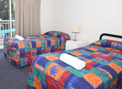 Ambassador Apartments Holiday Units - Coogee Beach Accommodation 4