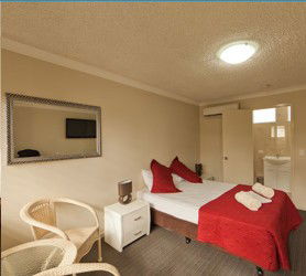 Tropicana Motel - Coogee Beach Accommodation 2