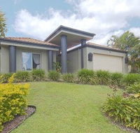 Avon Lodge Bribie Island - Coogee Beach Accommodation