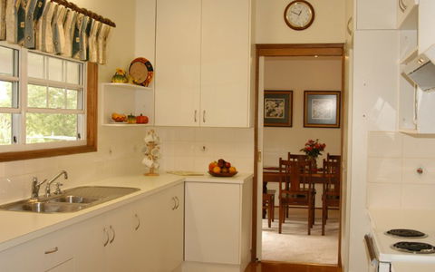 Birds 'n' Bloom Cottages - Coogee Beach Accommodation 2