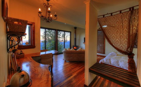 At Remingtons B & B - Coogee Beach Accommodation 0