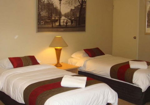 Brisbane Street Studios - Coogee Beach Accommodation 4