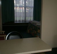 A Raceview Motor Inn - Coogee Beach Accommodation