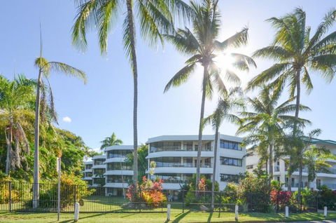 Roydon Beachfront Holiday Apartments - Coogee Beach Accommodation 5
