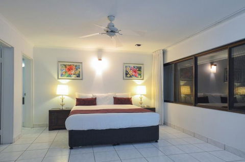 Roydon Beachfront Holiday Apartments - Coogee Beach Accommodation 7
