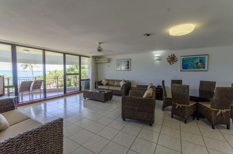 Roydon Beachfront Holiday Apartments - Coogee Beach Accommodation 9