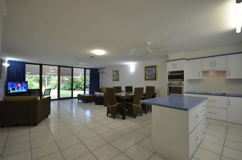 Roydon Beachfront Holiday Apartments - Coogee Beach Accommodation 10