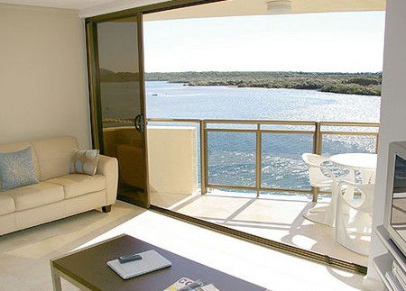 Trafalgar Towers - Coogee Beach Accommodation 2