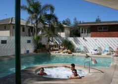 Burleigh Beach Tower - Coogee Beach Accommodation 1