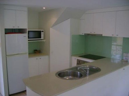 A Tropical Nite - Coogee Beach Accommodation 1