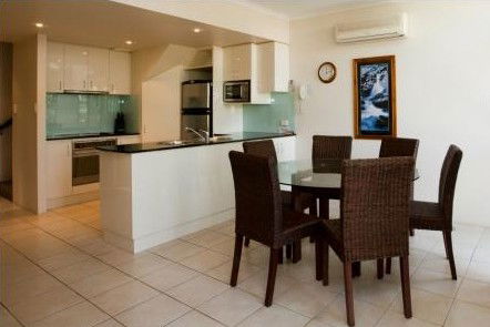 A Tropical Nite - Coogee Beach Accommodation 2