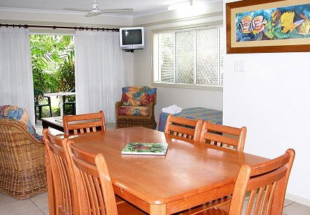 Cairns Queenslander - Coogee Beach Accommodation 2