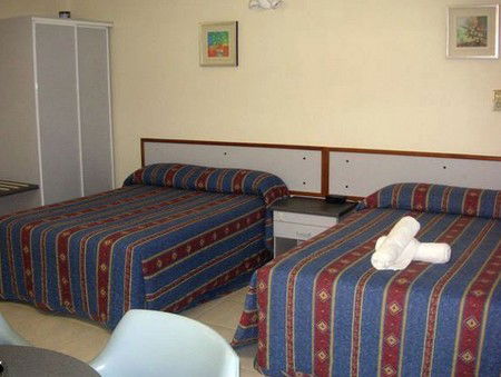 Cairns Holiday Lodge - Coogee Beach Accommodation 1