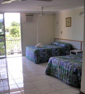 Cairns Holiday Lodge - Coogee Beach Accommodation 2