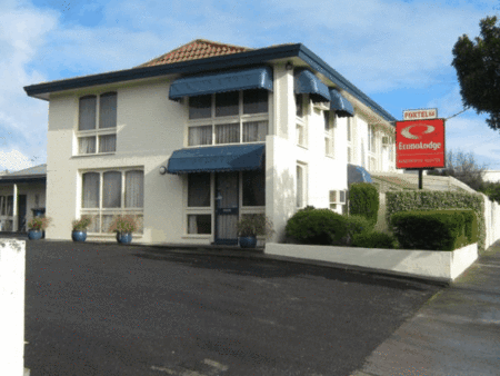 Econo Lodge Hacienda Motel - Coogee Beach Accommodation 0