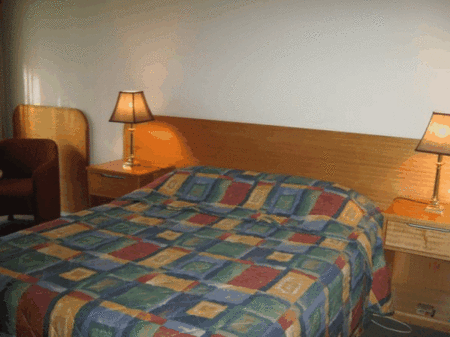 Econo Lodge Hacienda Motel - Coogee Beach Accommodation 4
