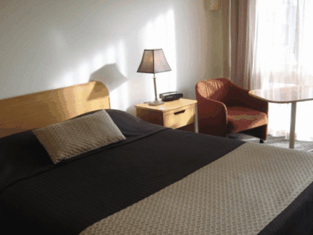 Econo Lodge Hacienda Motel - Coogee Beach Accommodation 5