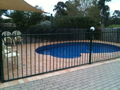 Golden Guitar Motor Inn - Coogee Beach Accommodation 0