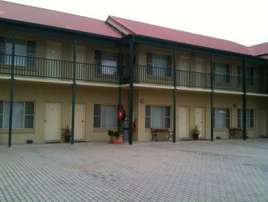 Golden Guitar Motor Inn - Coogee Beach Accommodation 3