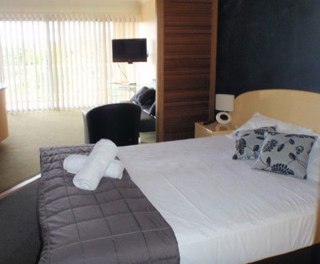 Rays Resort Apartments - Coogee Beach Accommodation 3