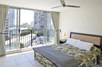 Condor Ocean View Apartments - Coogee Beach Accommodation 3