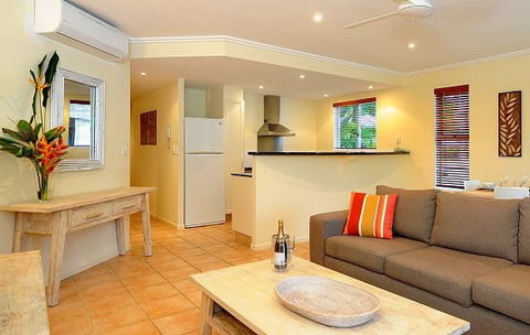 Cayman Villas Port Douglas - Coogee Beach Accommodation 3