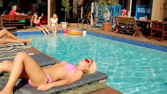 Surf N Sun Beachside Backpackers - Coogee Beach Accommodation 2