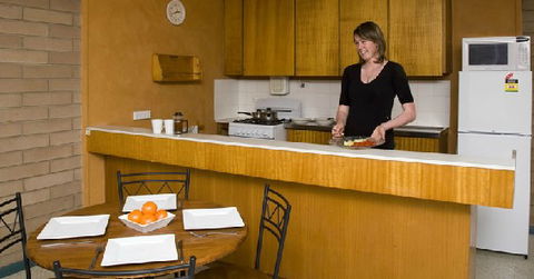 Hillsview Tourist Apartments - Coogee Beach Accommodation 3