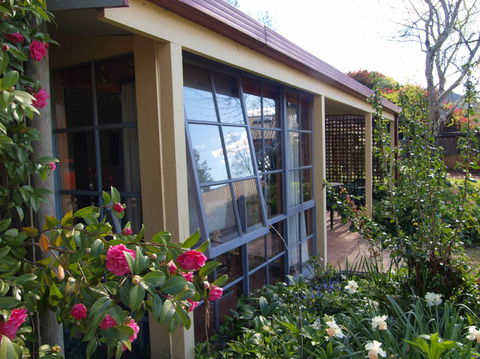 Bright Highland Valley Cottages - Coogee Beach Accommodation 1